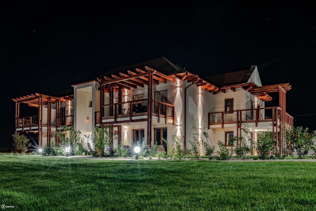 בלטונאקאלי Aranymandula Apartmanok מראה חיצוני תמונה